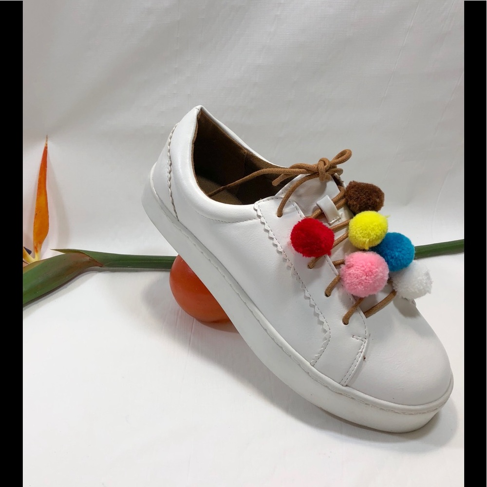NWOB Women’s Pom Pom Lace Up Casual Sneaker